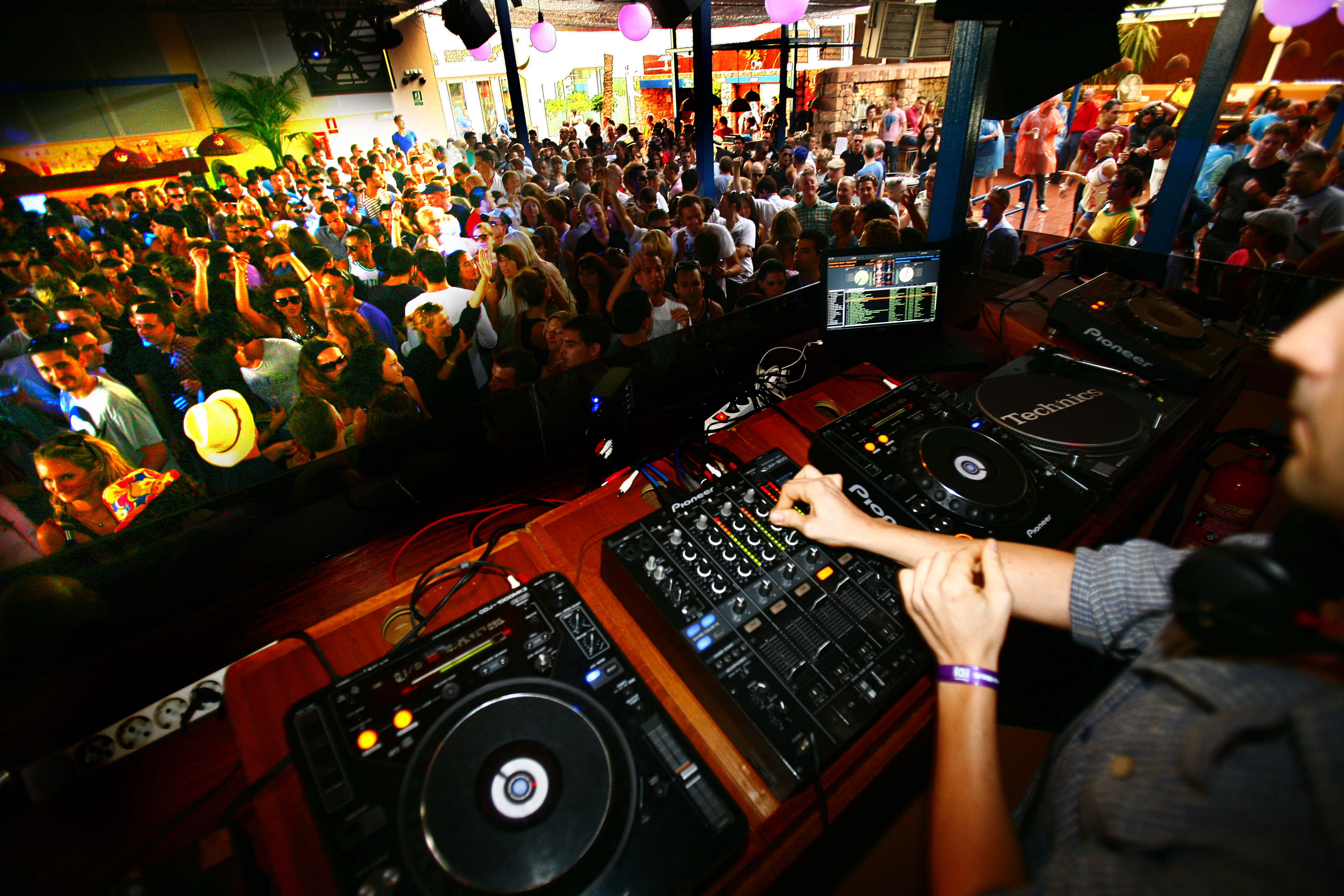 The electronic musics in Ibiza